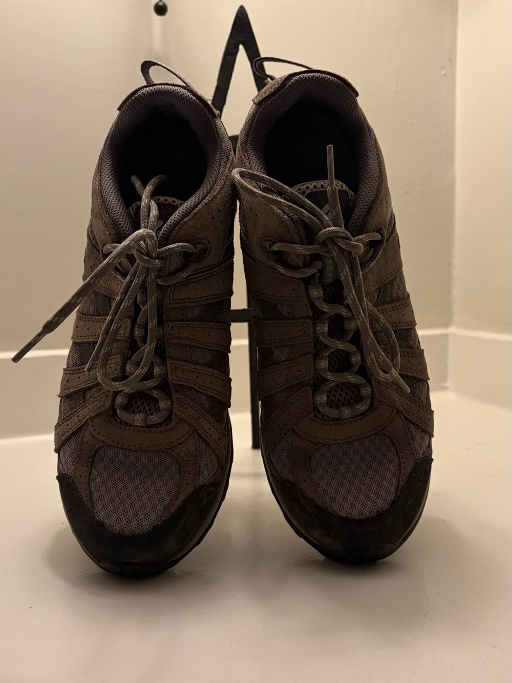 Columbia Women’s Athletic Lace-Up Hiking Shoes in Brown/Gray